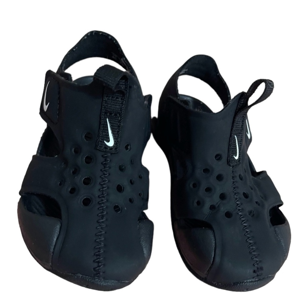 Nike toddler sandals size 5C
